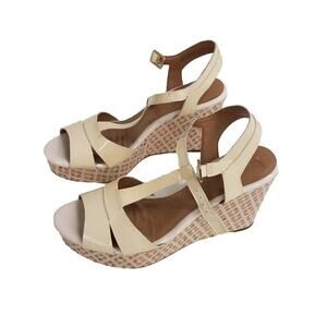 Clarks Artisan Women’s Size 9.5 Wedge Amelia Roma Sandals Shoes Beige Tan Ivory